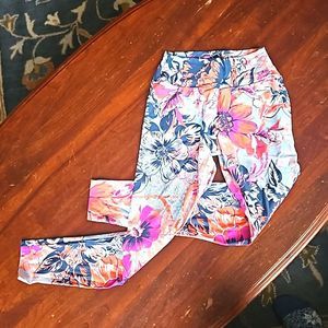 Mali NWOT Medium floral pattern yoga pants approx 24"